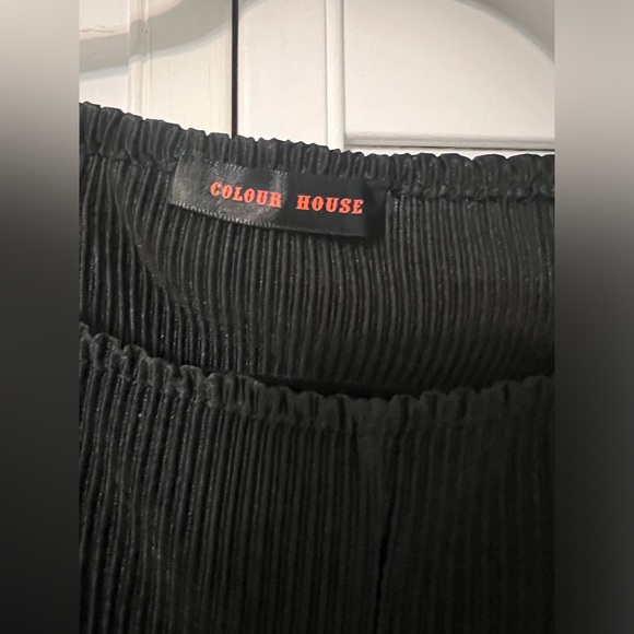 Plisse black top - Picture 2 of 3